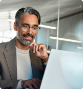 Conseiller AMP Assurances accompagnant un client en assurance de personnes à Pau