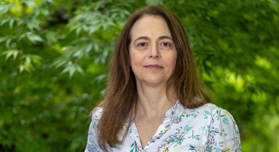 Nathalie assistante en cabinet de courtage en assurance de personnes à Pau en charge du suivi des dossiers